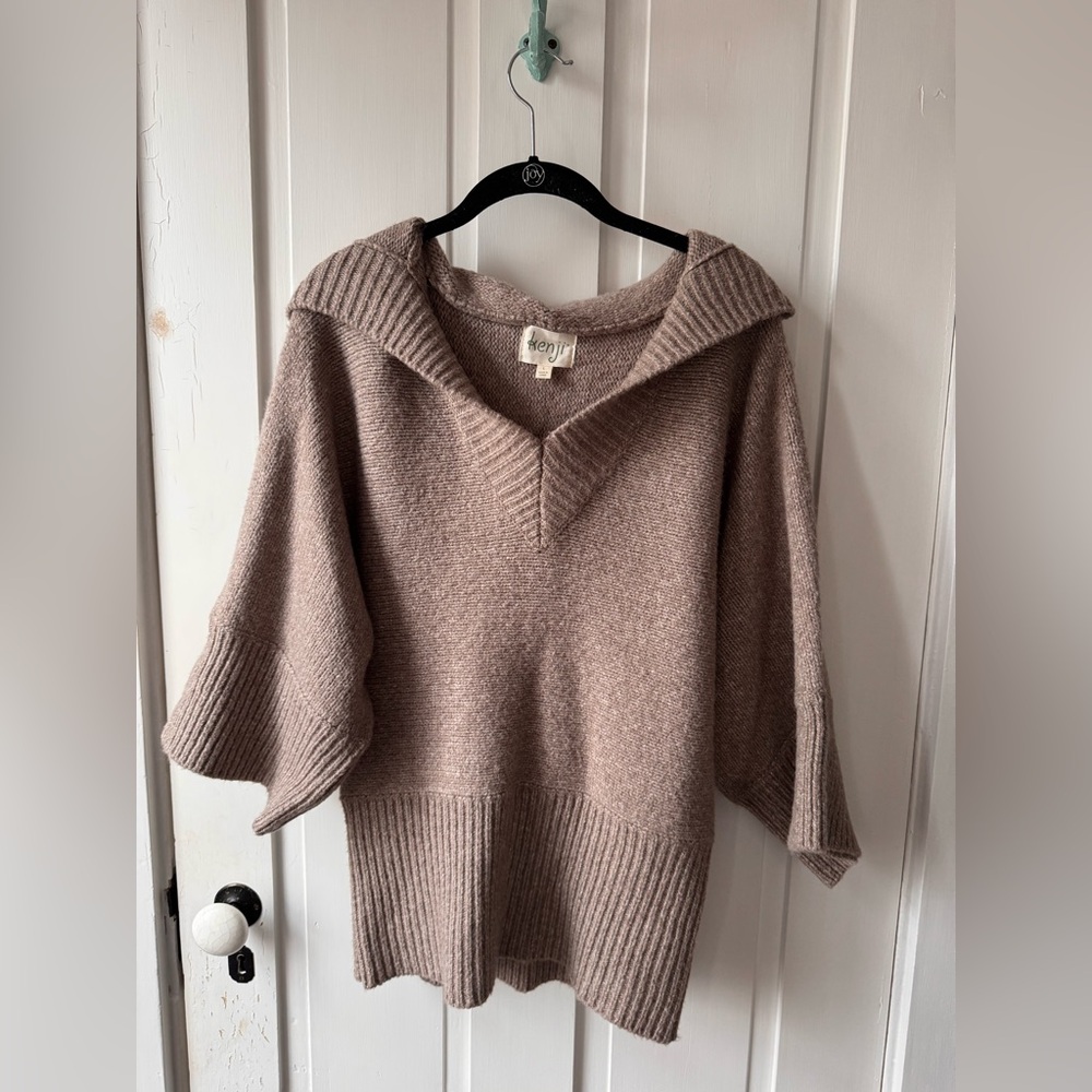 Hooded v-neck sweater with 3/4 sleeve. Size L, never worn
